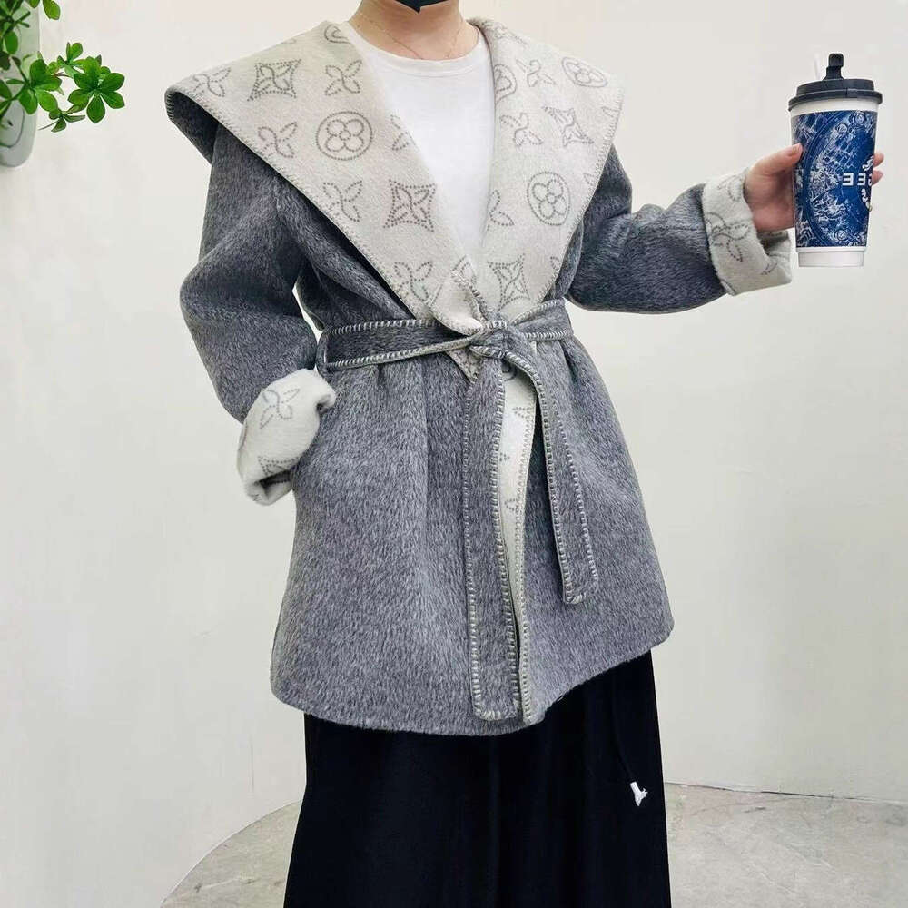 Fifth Avenue 2025 Autumn Elderly Flower High Luxury Socialite Hooded Extended Double-Sided Wool Coat With Belt For Women