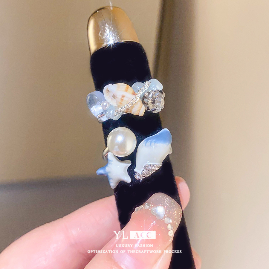 Silver Tone Shell & Crystal Ring With Chain Detail Sea-Inspired Sweet Delicate Style Daily & Vacation Wear Gift For Her Unique Beachy Jewelry