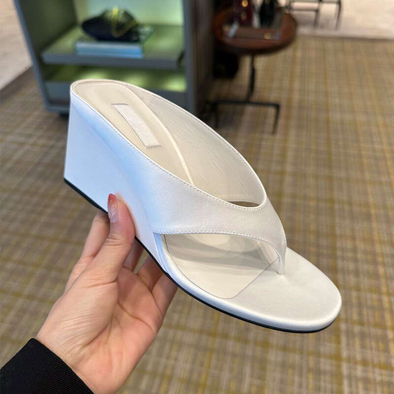 Designer Shoe Cowhide Version Thick-Soled Women's Wedge Flip-Flops for Outdoor Wear Height Increasing Casual Toe-Post Sandals Slippers