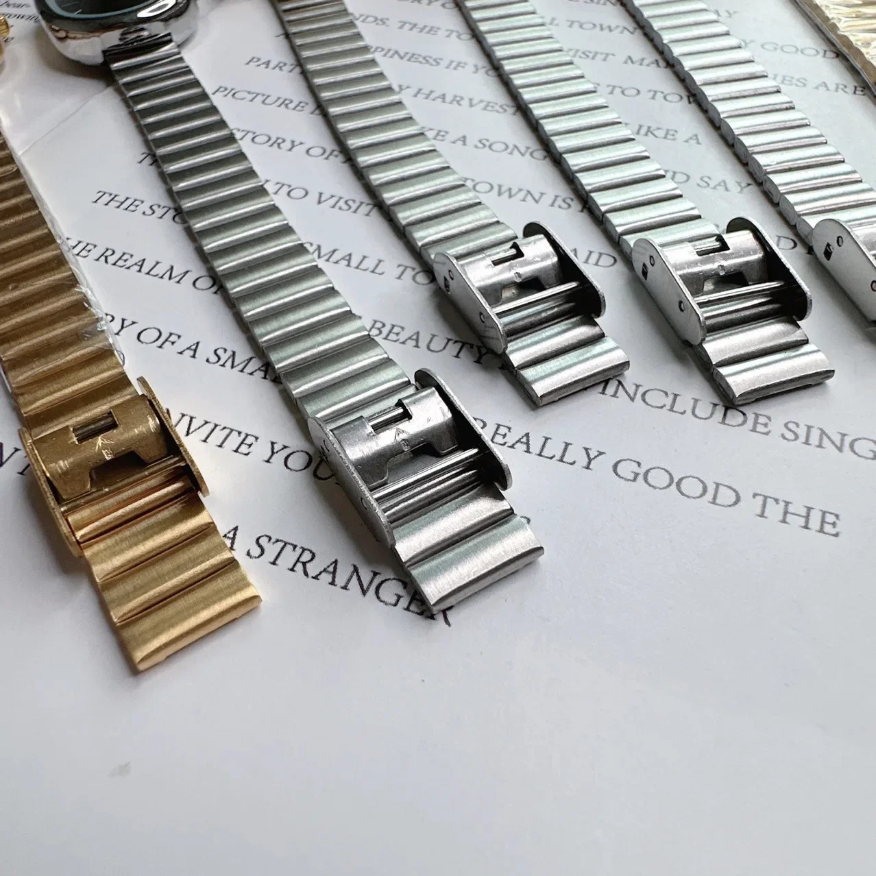 Fashion Women Quartz Watch Stainless Steel Oval Small Dial Bamboo Strap Girl Student Wristwatch Drop Relogio250904ww