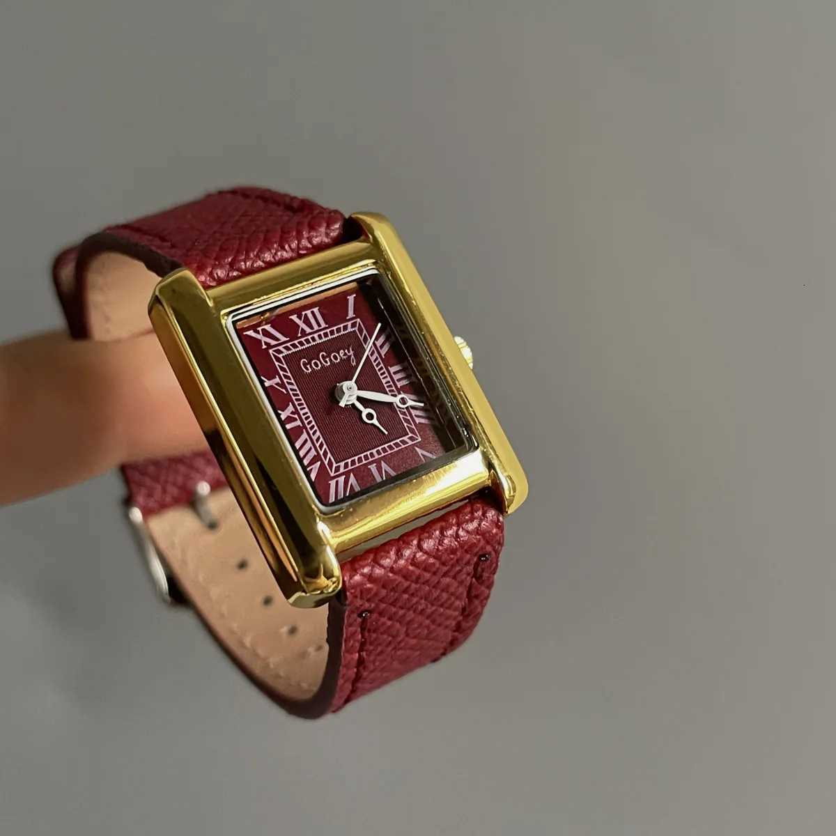 Luxury Square Small Watch Retro Wens Girls Quartz Watches Tiny Fem Watch for Wen Dresses Lady Fashion Gift for Girlfriend X2509041