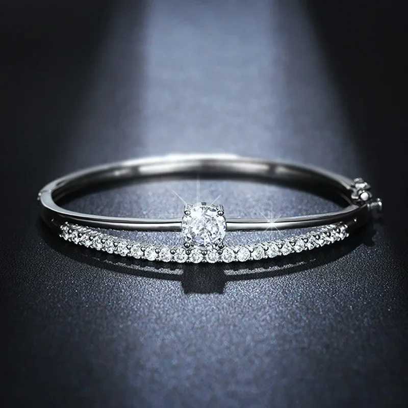 2025 New Personalized Luxury Jewelry for Attending Banquets Inlaid with Zircon Fashionable and Elegant Bracelets W250904