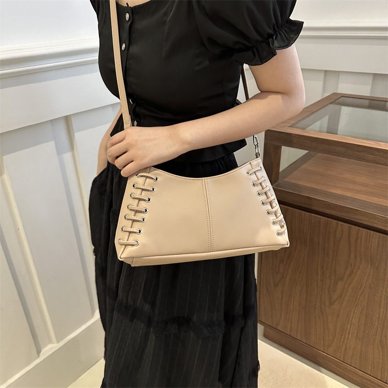 2025 autumn new product Korean version niche design versatile armpit bag simple and fashionable crossbody bag designer shoulder bag