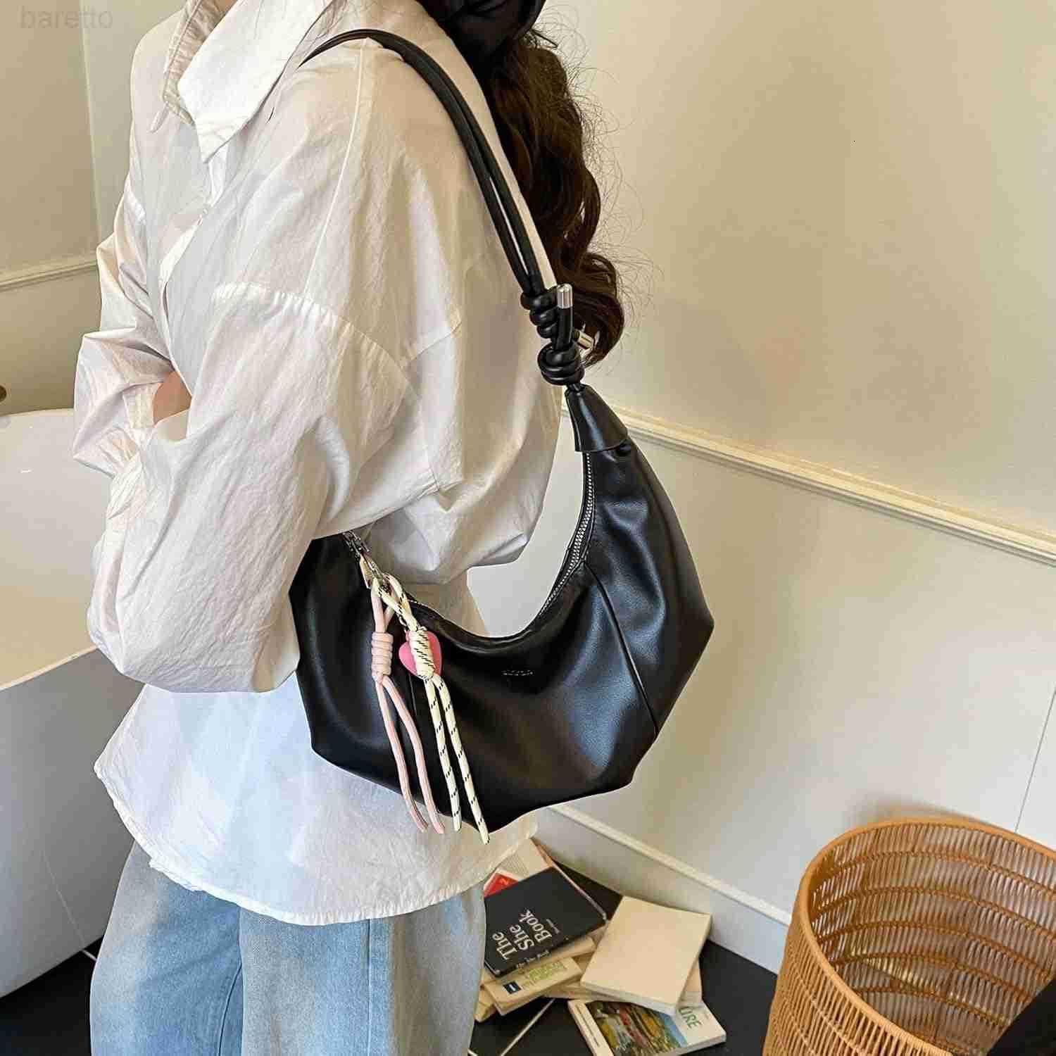 Small Shoulder Purse for Women Summer Crescent Hobo Bag Y2K Trendy PU Leather Crossbody Handbag with Adjustable Strap M250903