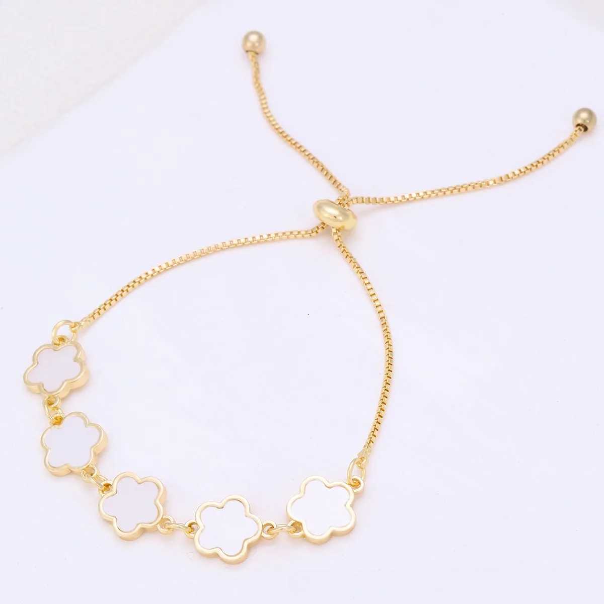 Lucky Five Petals Flower Bracelet Gold Plated Women Tren Metal Bracelet Party Birtay Daily Cute Romantic JewelryXJ250904
