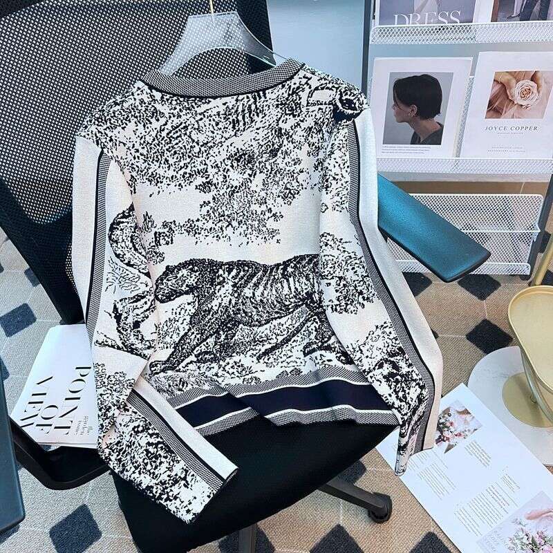 Women's Clothingautumn New Ink Painting Jacquard Temperament Loose Round Neck Long-Sleeved Top