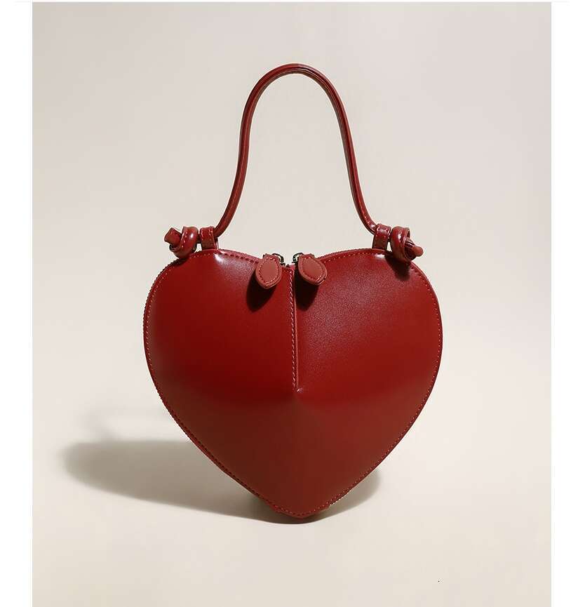 Hot Selling Designer Bags Cute Leather Saddle Heart Aped Handbag Vintage Single Crossbody Bag