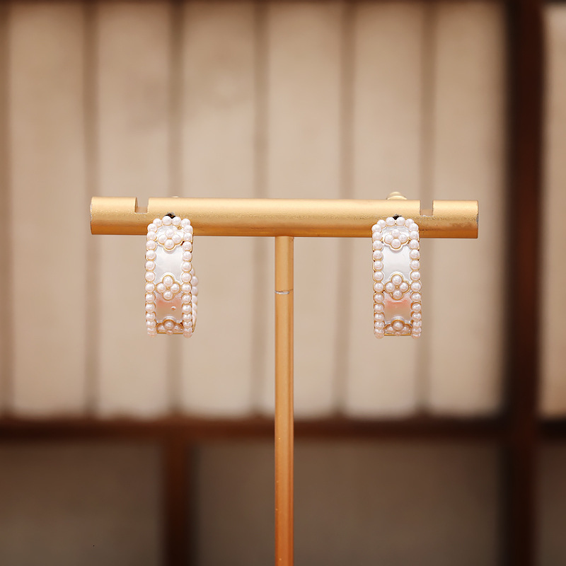 Ladies' Commuting Pearl Earrings High-end Luxury Earrings Ladies' Non Perforated Ear Clips Designer Luxury Free Shipping Ears Niche Ear Acce