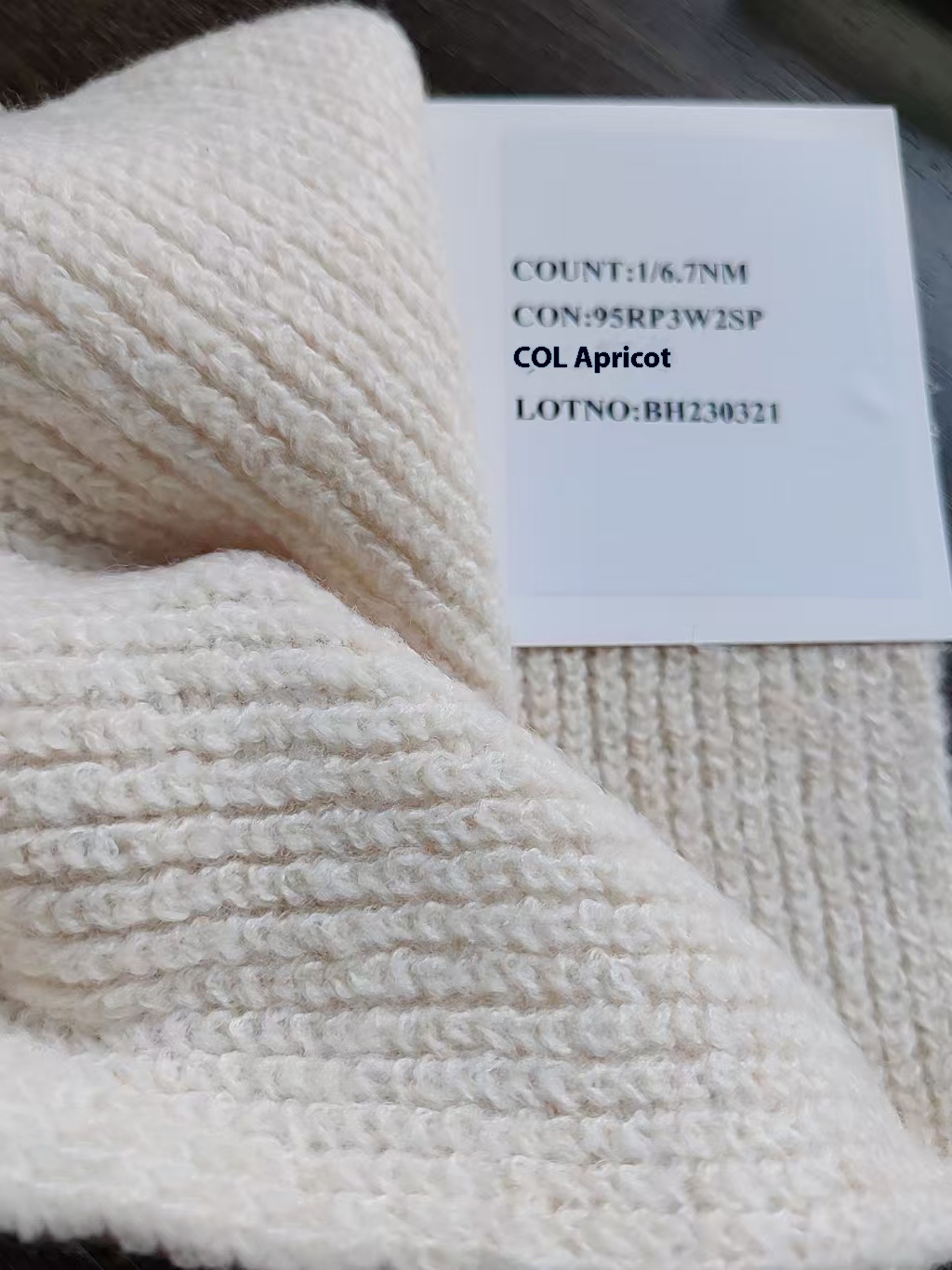 Manufacturer-Direct Custom Knit Fabrics for Fall/Winter Outerwear Sweaters - Chunky Knit Materials