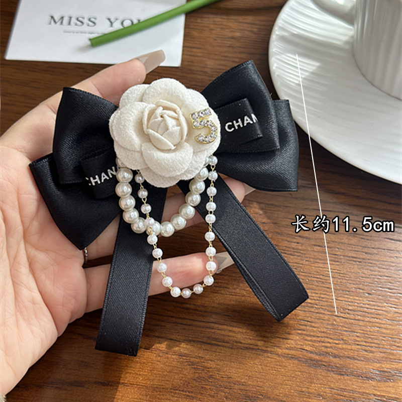Korean Fabric Art Bow Tie Brooches Camellia Flower Crystal Pearl Tassel Lpael Pins Shirt Collar Fashion Jewelry Gifts for Women