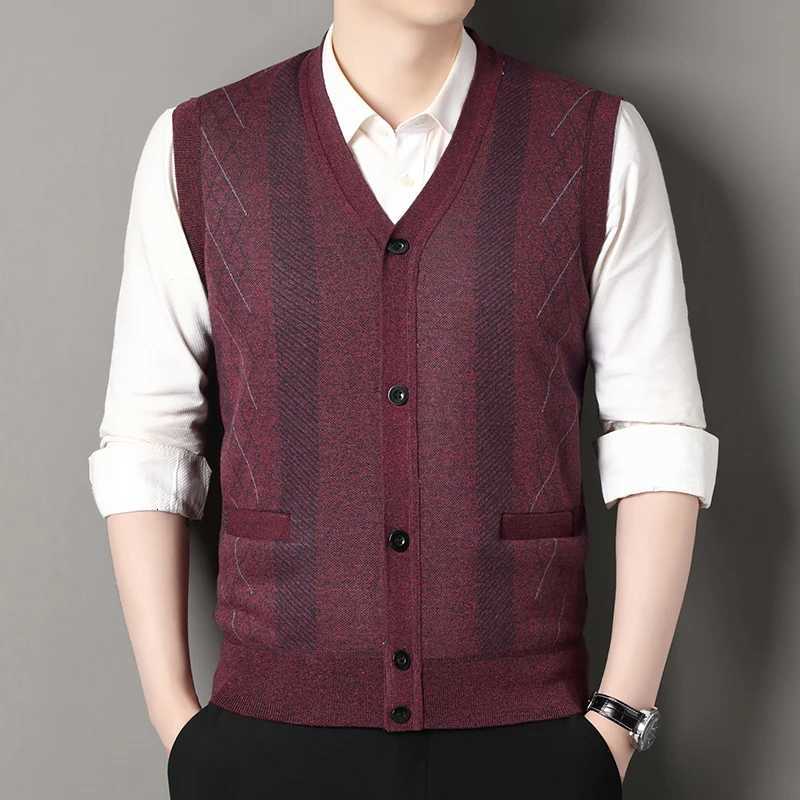 Autumn Winter Warm Slim Fit Knit Vest Men Smart Casual Sleeveless Knitted Sweater Vests Mens VNeck Fleece Patchwork WaistcoatXJ250904