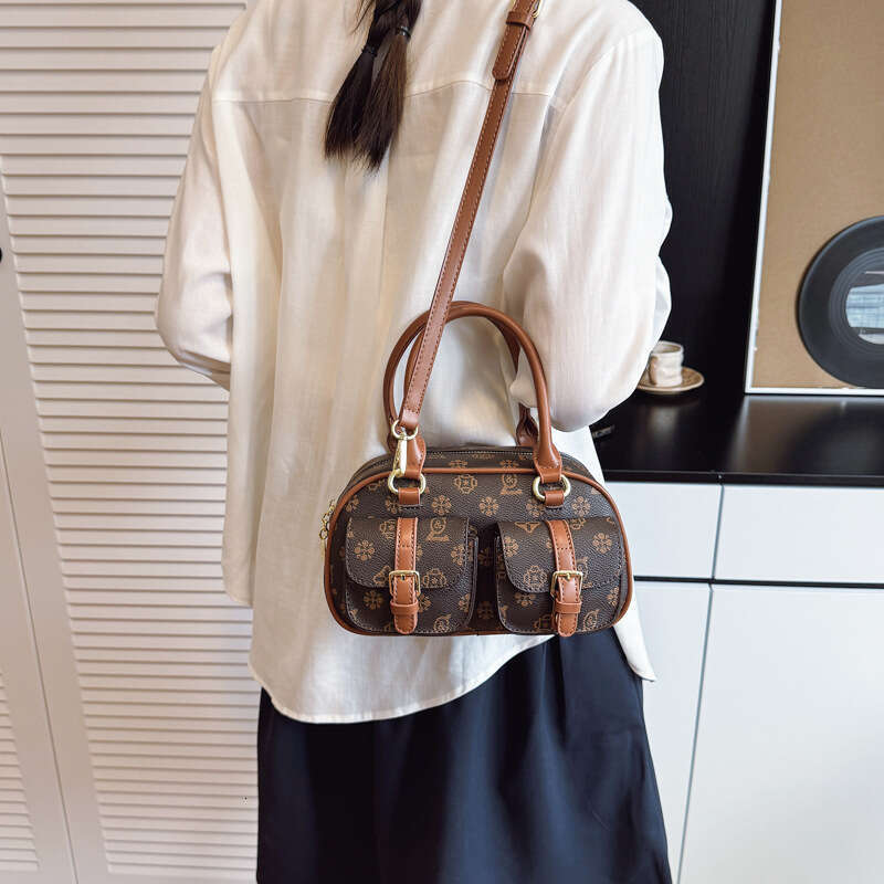 2025 Designer Bag Luxury Shoulder Crossbody Bags Commuter Womens Bowling Bag Tote Bag Korean Fashion Texture Simple Versatile Handbag XMAS gift