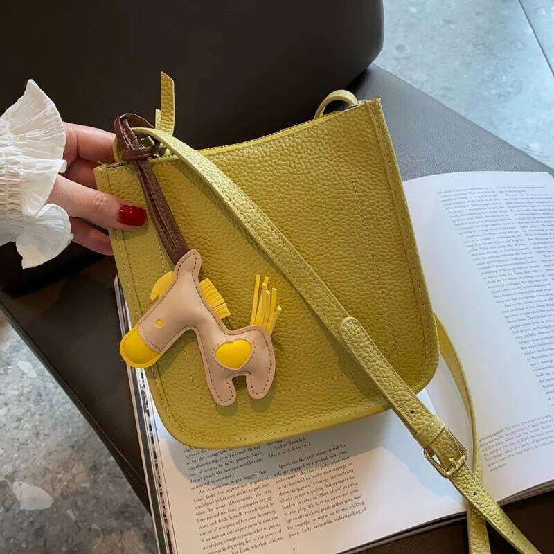 2024 Solid Color Crossbody Shoulder Simple Cowhide Women's Large Capacity Lychee Patterned Bucket Bag