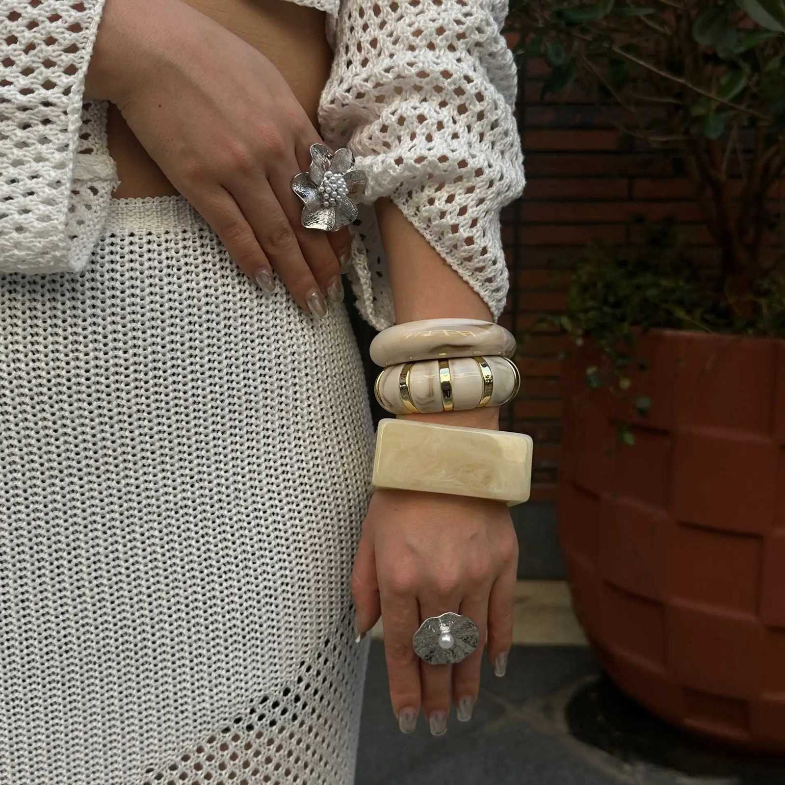 Vintage Punk Beige Thick Resin Acrylic Smudging Bangles Geometric Irregular Wide Cuff Bangle Bracelet For Women Pseras Jewelry Y250904