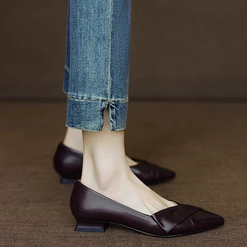 2025 New Women's Pointed Flat Shoes Designer Fashionable Soft Leather Soft Bottom Commuting Women