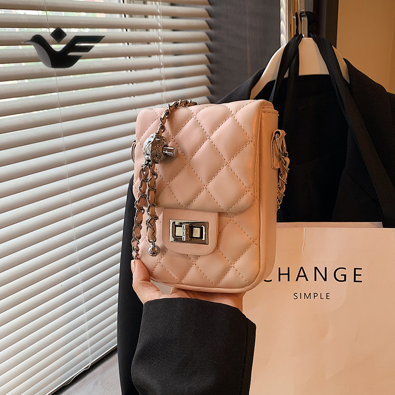 Feiyan Free Shipping New Designer Bag Luxury Shopping Bag Chanel Style Quilted Chain Women's Bag Personality Ins Trend Crossbody Phone Bag