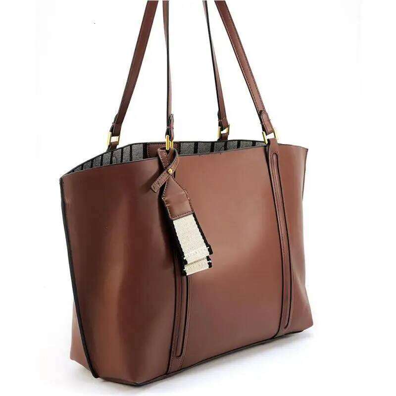 Light And Fashionable New Large Capacity Single Shoulder Women For Outdoor Travel Shoppers Hand-held Tote Bag Trendyluxury bag tote bag