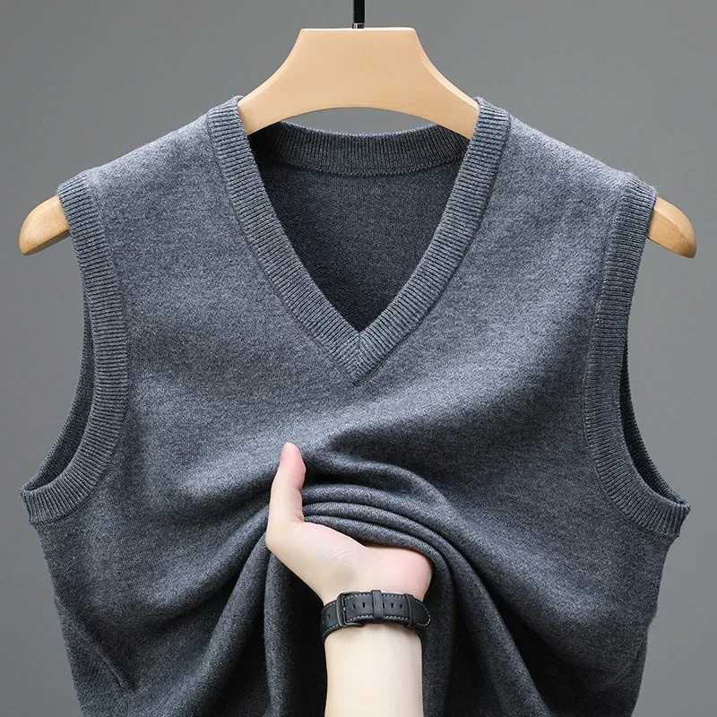 New Spring Autumn 6 Wool Sleeveless Cashmere Vest Men Work Sweater Solid Color Knitted Male Waistcoat High Quality PulloverXJ250904