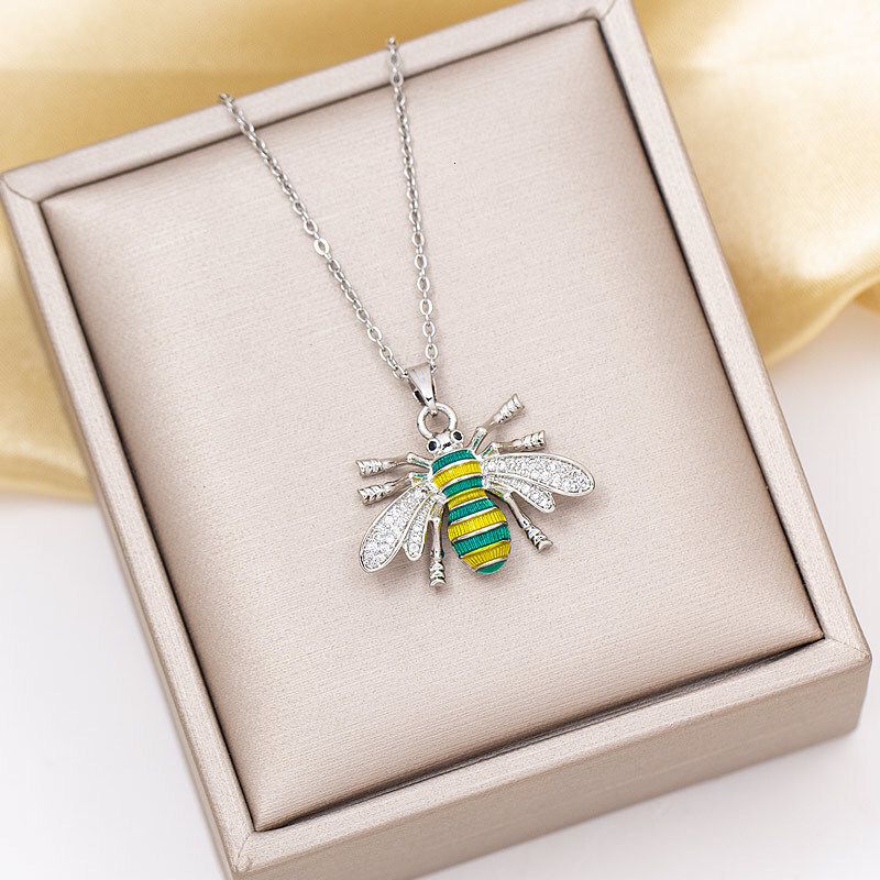 Necklace for Women Animal Titanium Steel Fashion Versatile Electroplated Pendant Niche Design Bee High-end Clavicle Chain