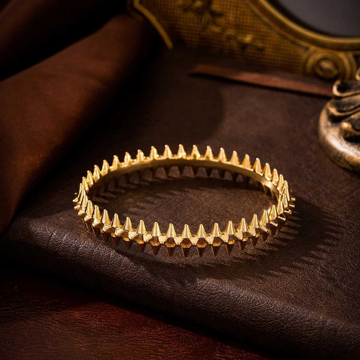 New Lucky Gold Color Buckle Gear Bracelet Womens Willow Bracelet Versatile Personalized Simple Temperament Jewelry BangleXJ250904