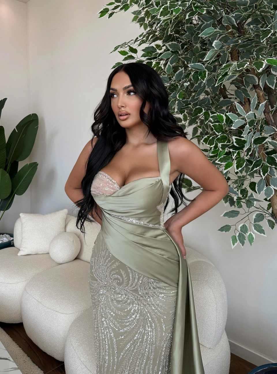 Green Prom Dresses Sleeveless Pleated Beaded Gown Evening Dress Women Party Prom Dresses Customized