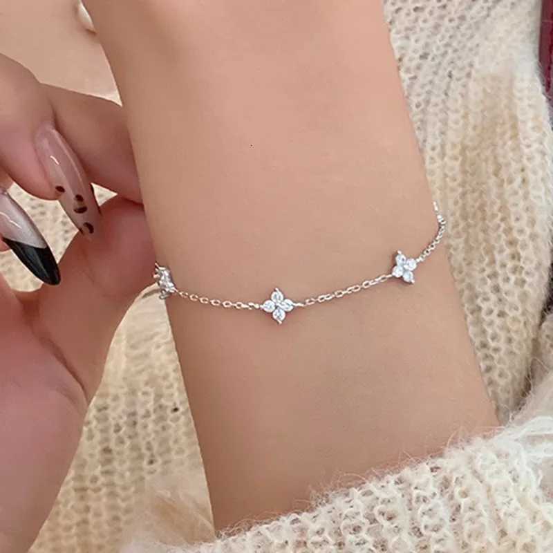 925 Sterling Silver Crystal Flower Bracelet for Women Girls New Personality Korean Chain Fashion Jewelry Accessories Party Gifts W250904