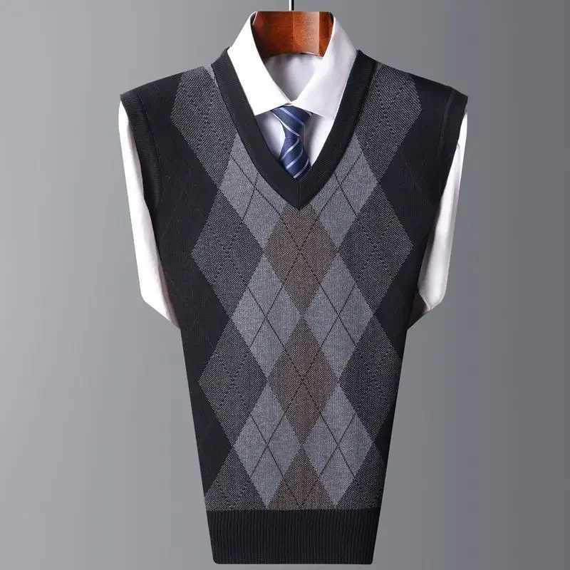 Autumn and Winter Vest Mens Vneck Sleeveless Knitted Sweater Vest Middleaged and Elderly Warm Vest Mens TopXJ250904