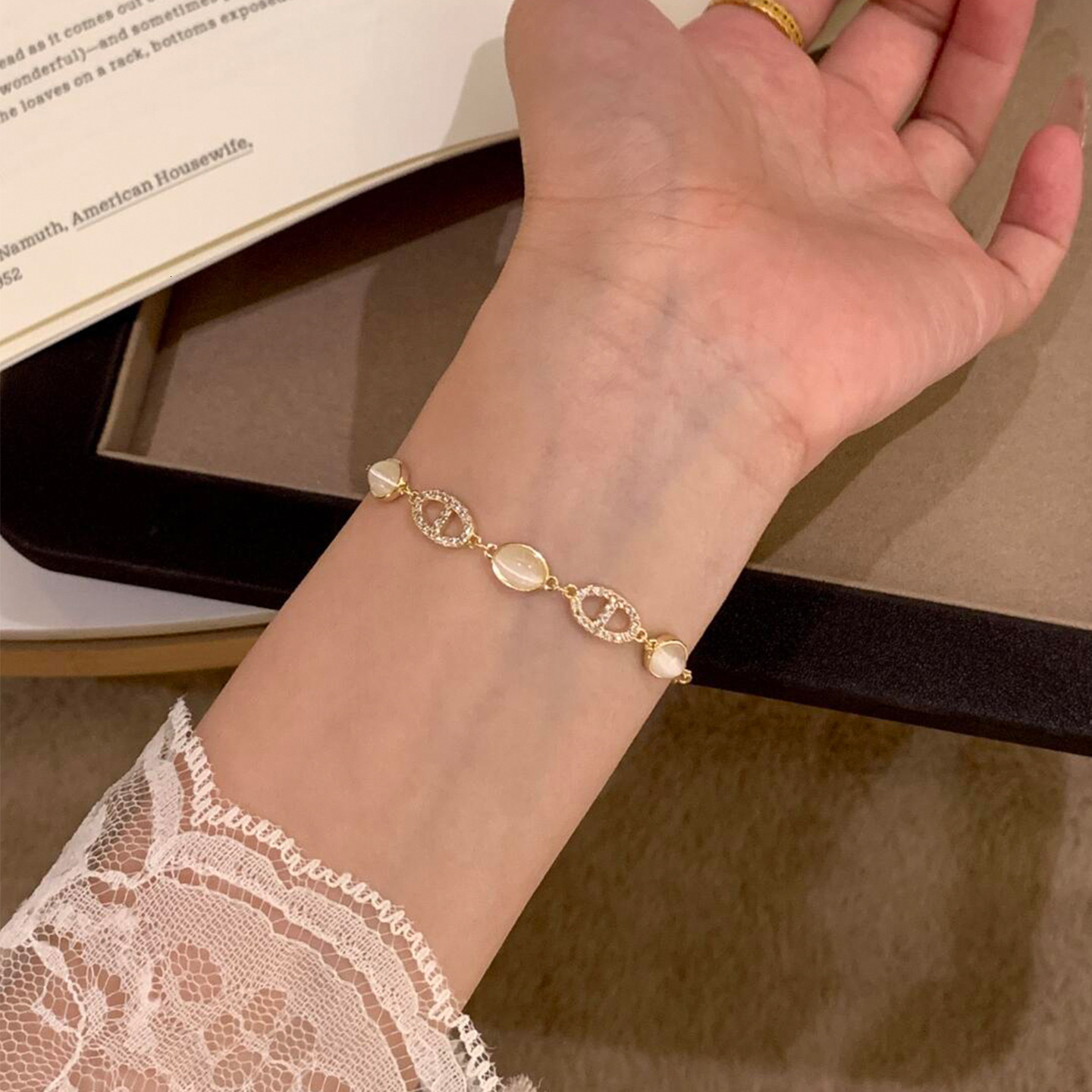 Oval Cat's Eye Stone Pig Nose Light High-end Feel Bracelet Niche Ins Versatile Elegant Jewelry for Women