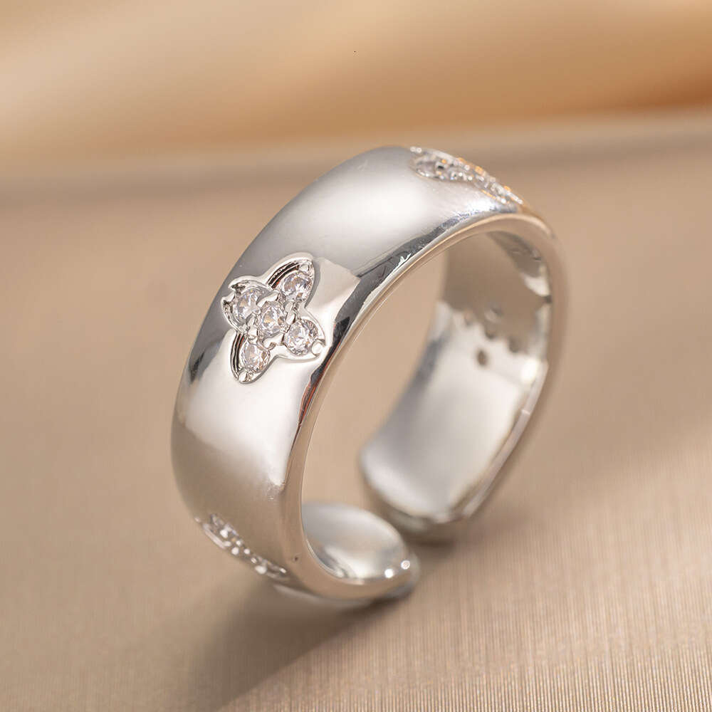 2025 Summer New Cross-Border Lucky Clover Ring - Copper Gold-Plated, Heavy-Duty Diamond Inlaid, Adjustable, Unisex Luxury Style (693, Gold/Silver)