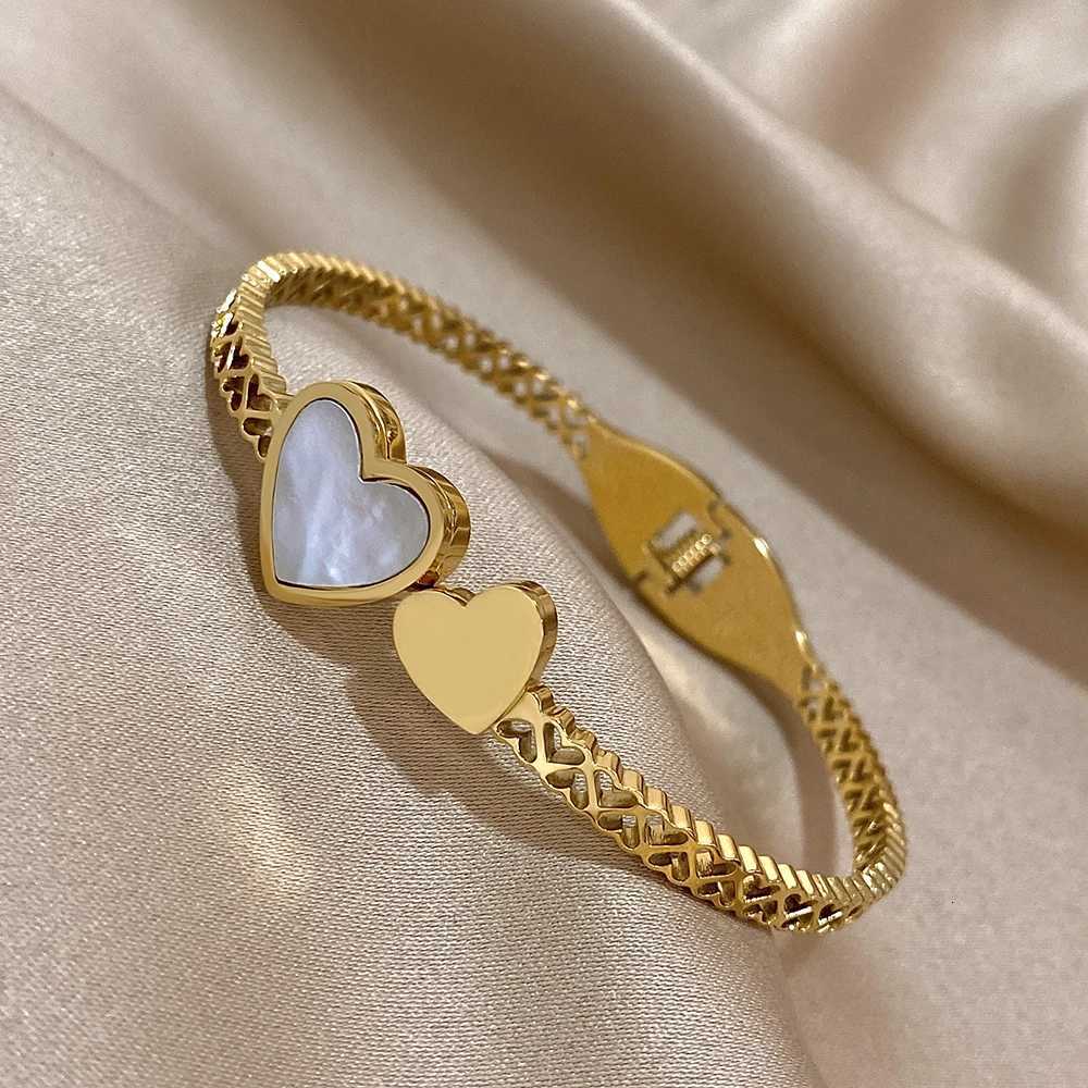 Greatera Vintage Hollow Out Design Stainless Steel Bangle For Women Charm Gold Color Waterproof Delicacy Jewelry Bracelet Y250904