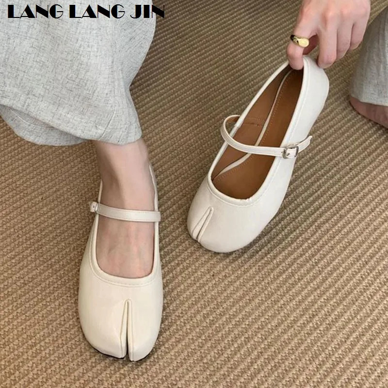 Fashion Tabi Ninja Shoes Women Flats Ballet Split Toe Ballerinas Ladies Round Heeled Loafers Tacones Female Moccasin Mujer 250904