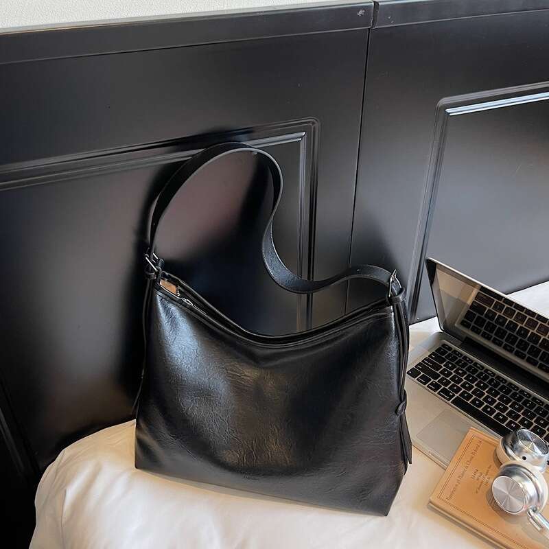 Simple Elegant Niche Casual Single Shoulder 2025 New Women's Korean Version Large Capacity Bucket Bag