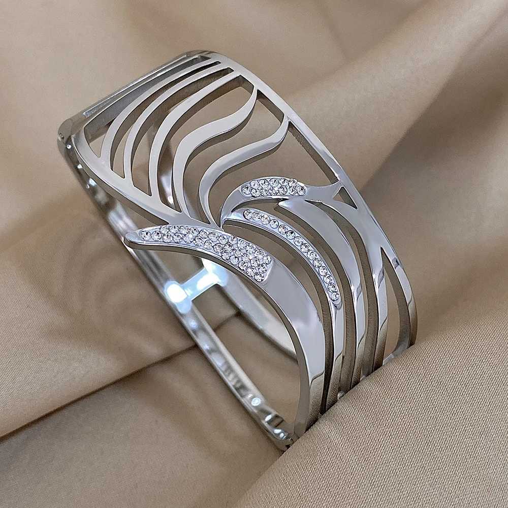 Irregular Geometric Inlaid Rhinestone Chunky Bracelet for Women Unique Design Stainless Steel Cuff Bangles Waterproof Jewelry Y250904