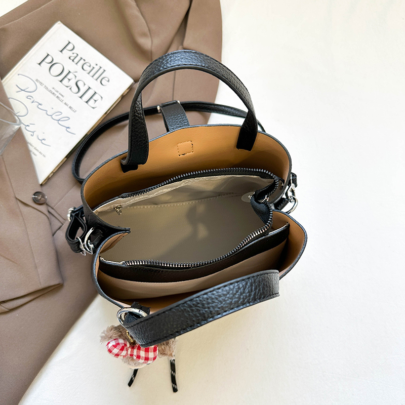 2025 autumn new niche fashion women's luxury handbag large capacity casual shoulder bag daily casual versatile high-quality shopping crossbody ba