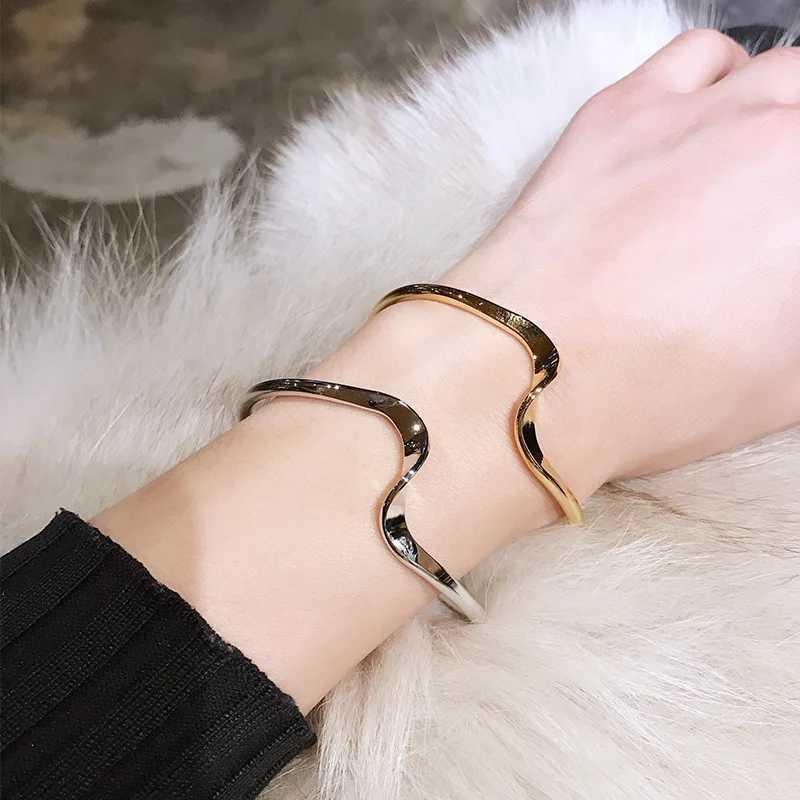 Minimalism Style Irregular Metal Design Personality Exaggerated Open Mouth Wavy Bracelet for Women New Fashion High Jewelry Gift W250904