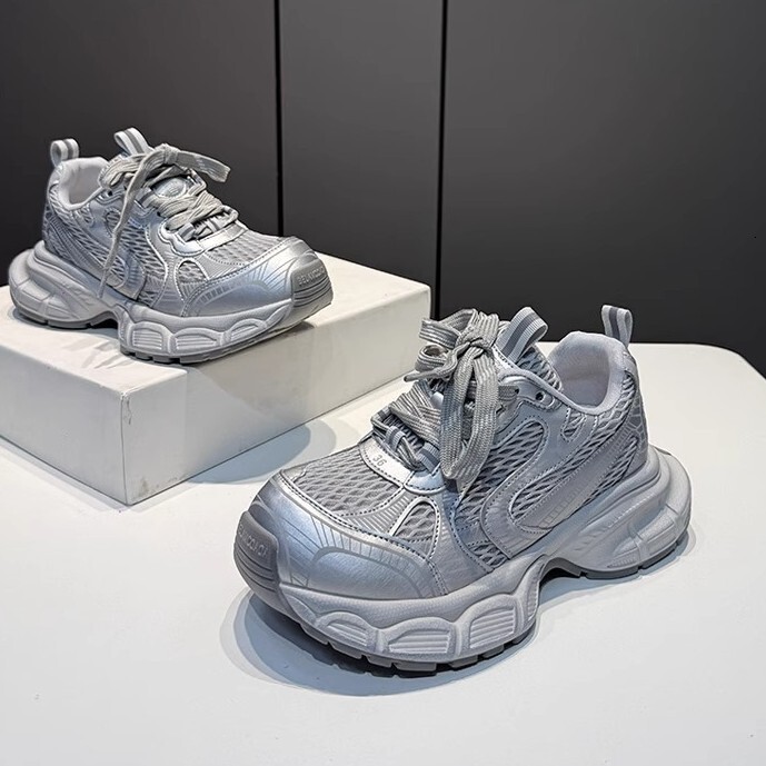 2025 designer's new women's dad shoes, thick soled breathable sports shoes, lace up casual shoes