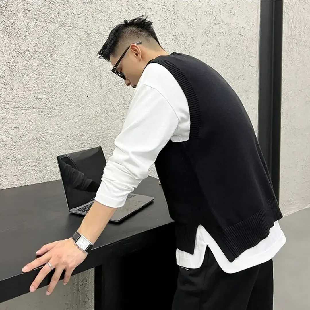 Round Collar Mens Clothing Waistcoat Business Sleeveless Black Vest Crewneck Knit Sweater Male Old Japanese Harajuku Fashion XXJ250904