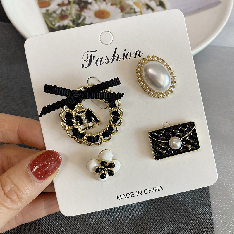 Designer Brooch Set New Collection Clothing Styling Corsage Black White Mink Fur Pins Beauty women Pearl Brooch Coat Accessory