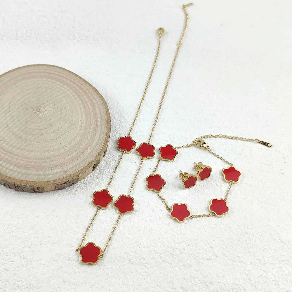 Mussel Five Flower Stainl Steel Womens Exquisite Necklace Bracelet Earrings 18K Gold Plated Light Luxury Lucky SetXJ250904