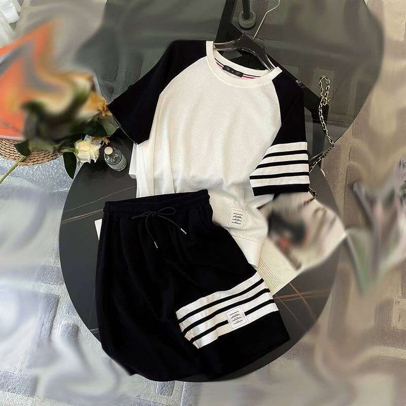 Women's Contrasting Striped Round Neck Temperament Mid-Pants Casual Sports Suit For Women Two-Piece Set
