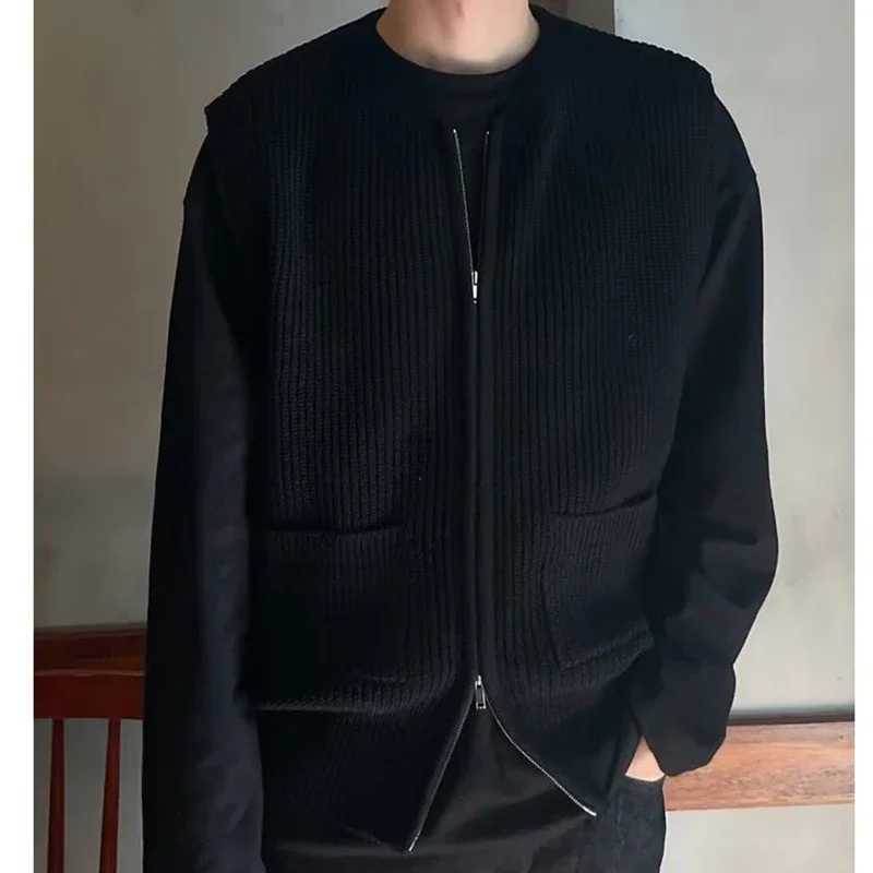 Knitted Zippers Cardigan Sweater Vest Men Sleeveless Casual Loose Streetwear O Neck Solid Color Coat Luxury ClothingXJ250904