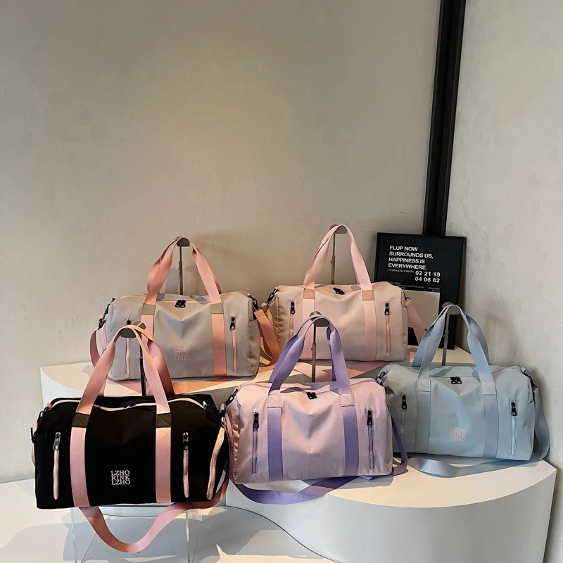 Fashion Travel Bags For Women Large Capacity Mens Sports bag Waterproof Weekend Sac Voyage Female Messenger Bag Dry And Wet 250903