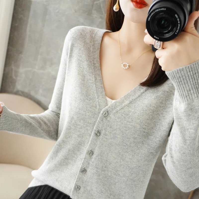 2025 new VNeck Temperament Small Fragrance Womens Knitted Sweater Coat Special Cardigan ZHI D035 M250904