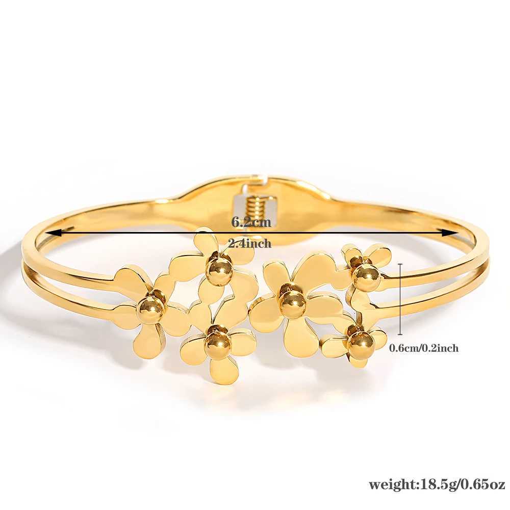 3 Classics Wer She Stainless Steel Bracelet For Women Gloss Waterproof Bracelet Exquisite Retro Daily Jewelry Gift Y250904