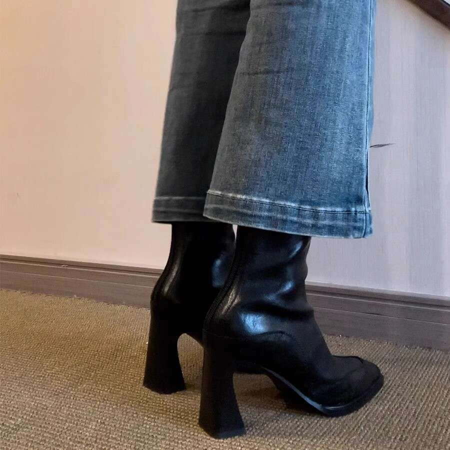 2025 Autumn Winter New French Designer Shoe Style Slim High Chunky Heel Short Women Small Squ Toe Stretch Boots