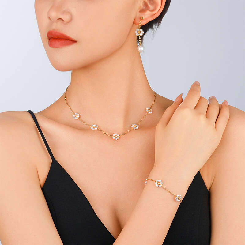 New Style Pearl Flower Titanium Steel Necklace Collarbone Chain for Women Lightweight Design Bracelet Jewelry