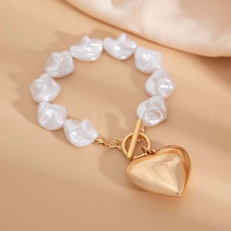 Vintage White Imitation Pearl Pendant Bracelets For Women Elegant Gold Color Irregular Pearl Chain Bracelet Jewelry Gift Y250904