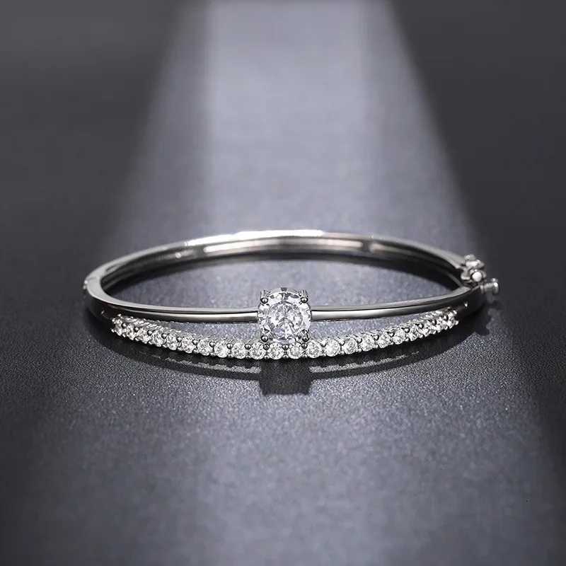 2025 New Personalized Luxury Jewelry for Attending Banquets Inlaid with Zircon Fashionable and Elegant Bracelets W250904