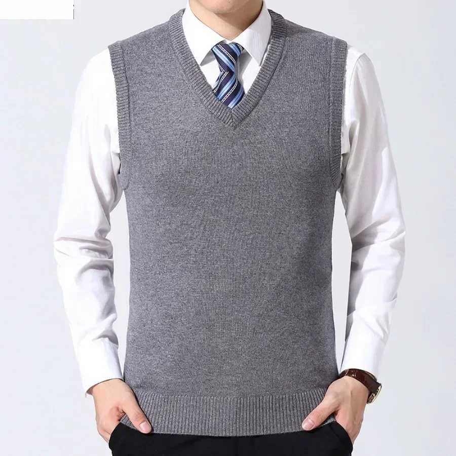 Mens Knitted Sweater Vest Pullover Tank Tops Autumn Winter Luxury Mens Business Office Slim Wool Vest Men Solid Vest TopsXJ250904