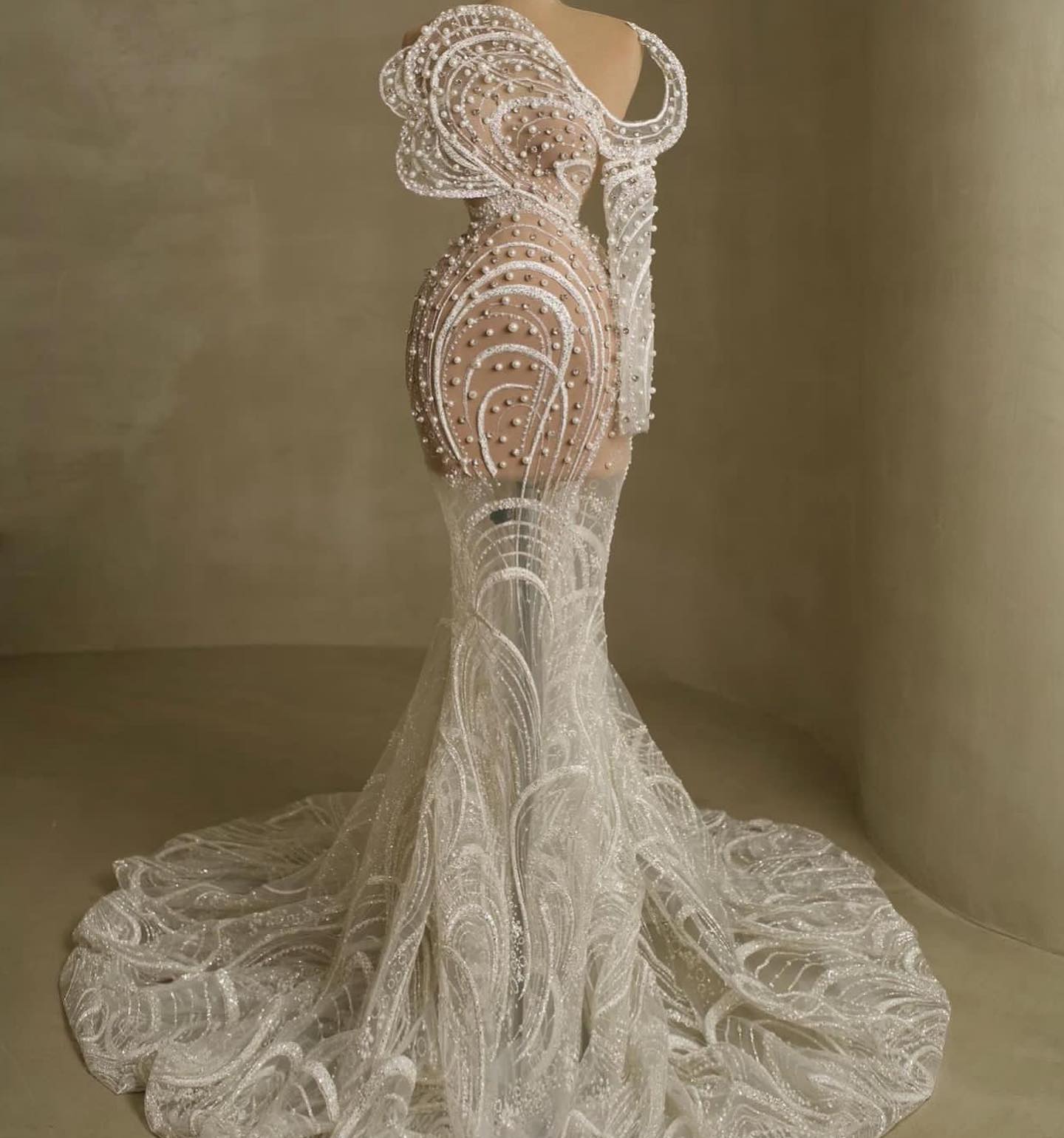 Designer Evening Dresses For Women Pearls Sequins Crystal Sequins See Through Gown One Shoulder Long Sleeves Sweep Train Dress Party Customized